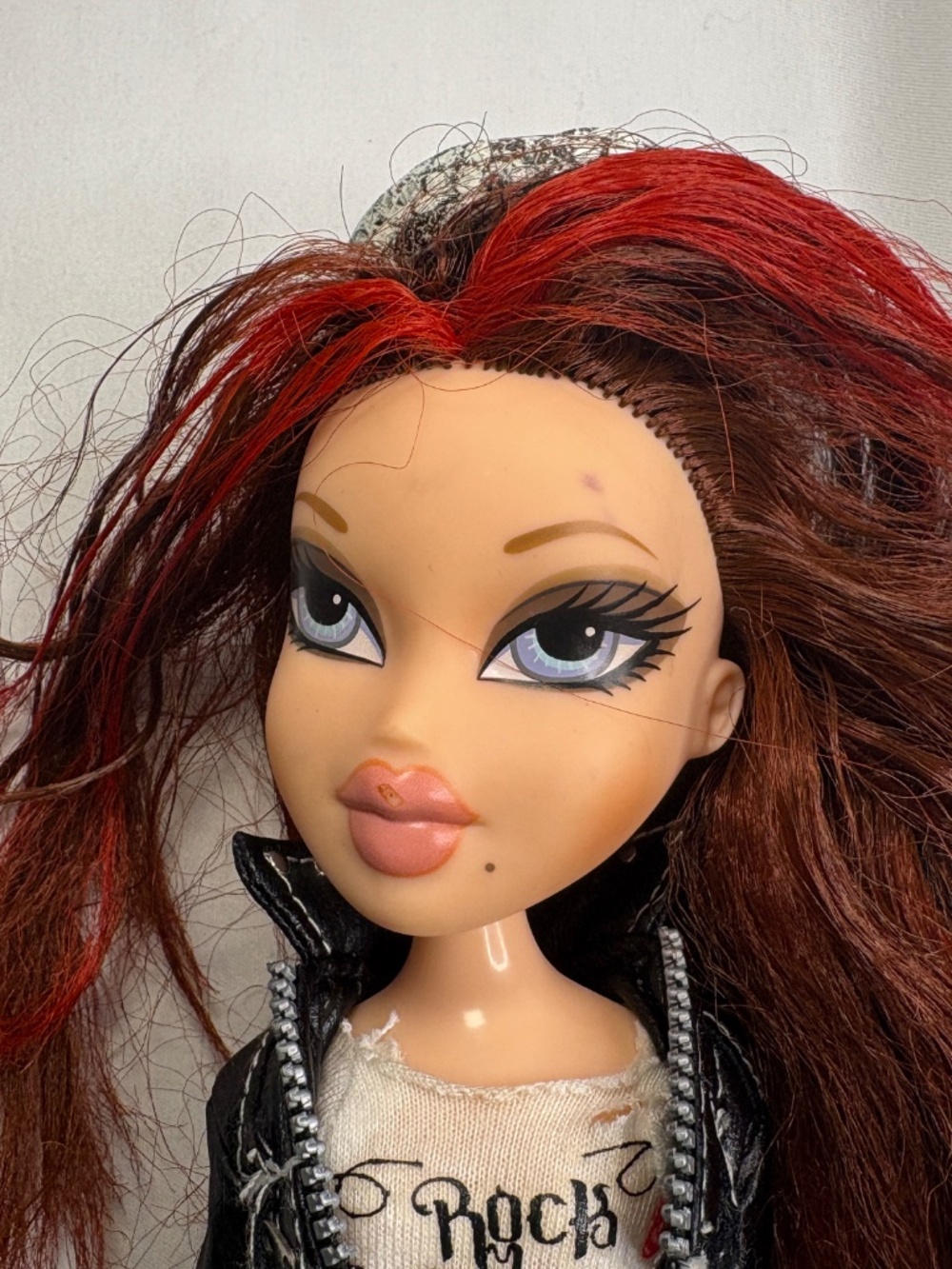 Vtg Bratz Rock Angelz Special Edition Roxxi Doll with Outfit Shoes Hat Guitar - Picture 6 of 11